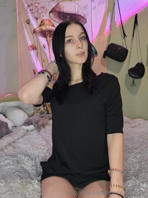 Brianna Official Photo #37