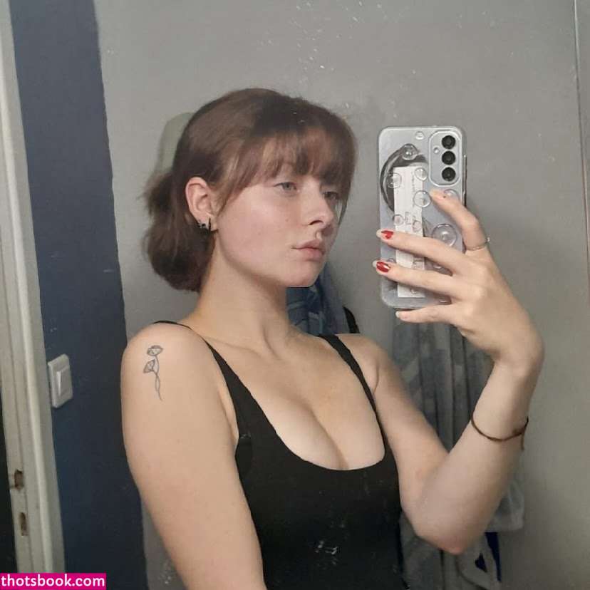 emmacalypsoo Photo #2