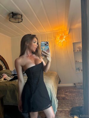 Emma Kotos Photo #242