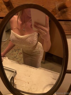 Emma Kotos Photo #263