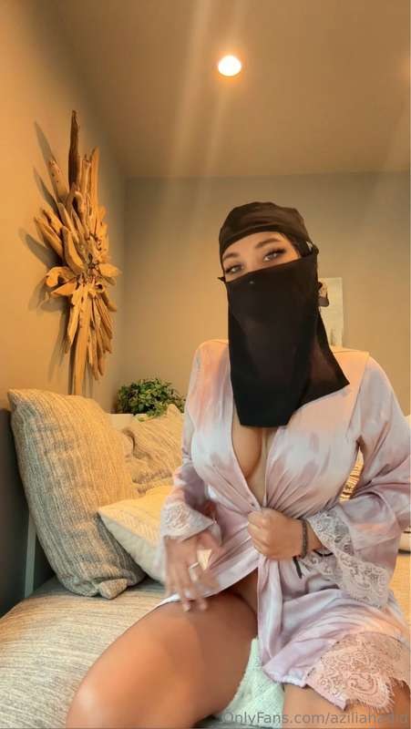 Azilia Hadid Photo #5