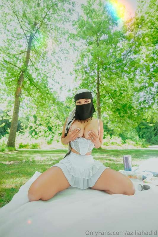 Azilia Hadid Photo #17