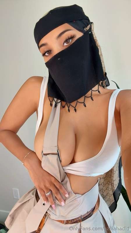 Azilia Hadid Photo #19