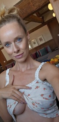 Nina Thomas Photo #85