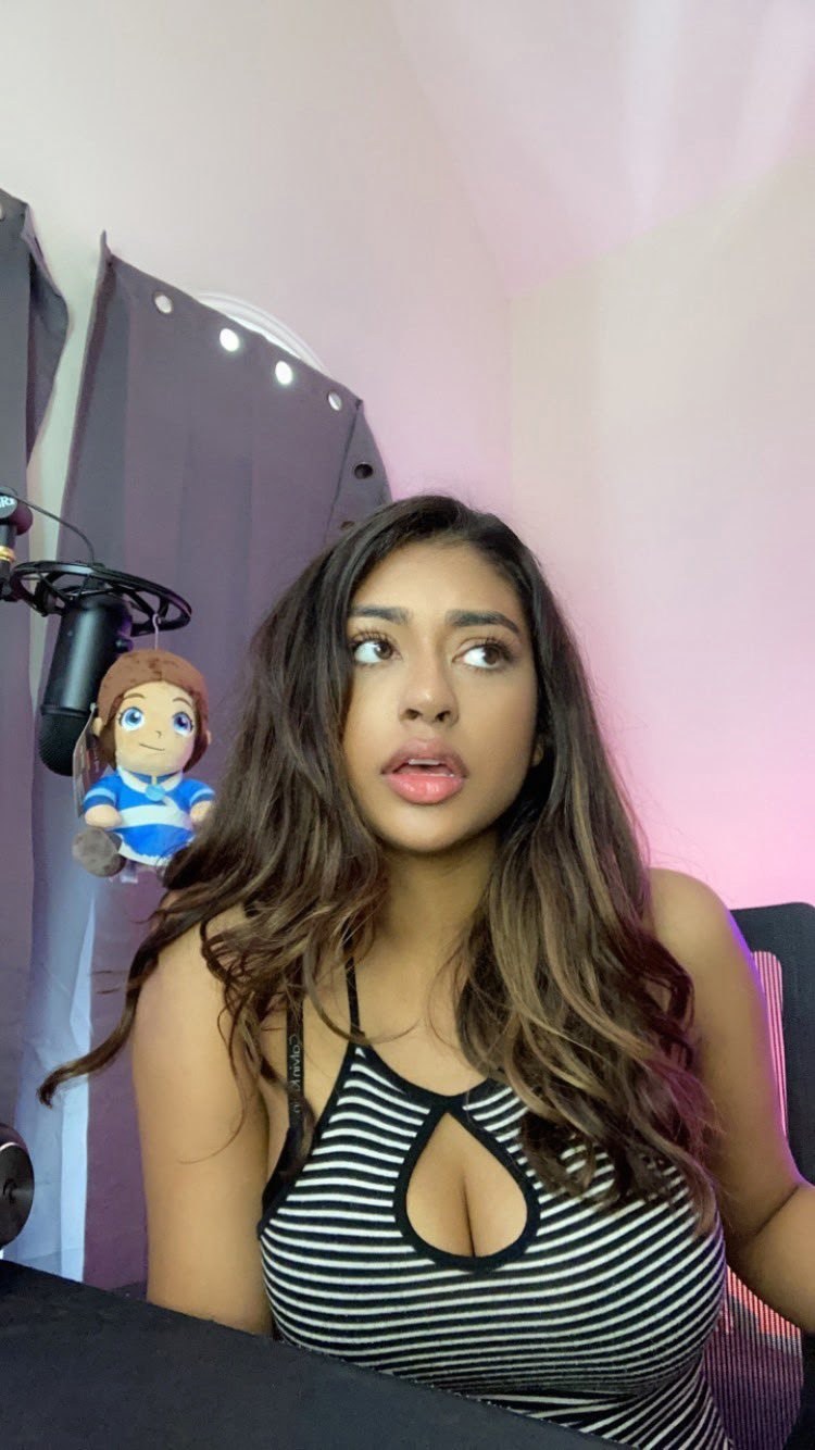 Yasminewithaz Photo #12