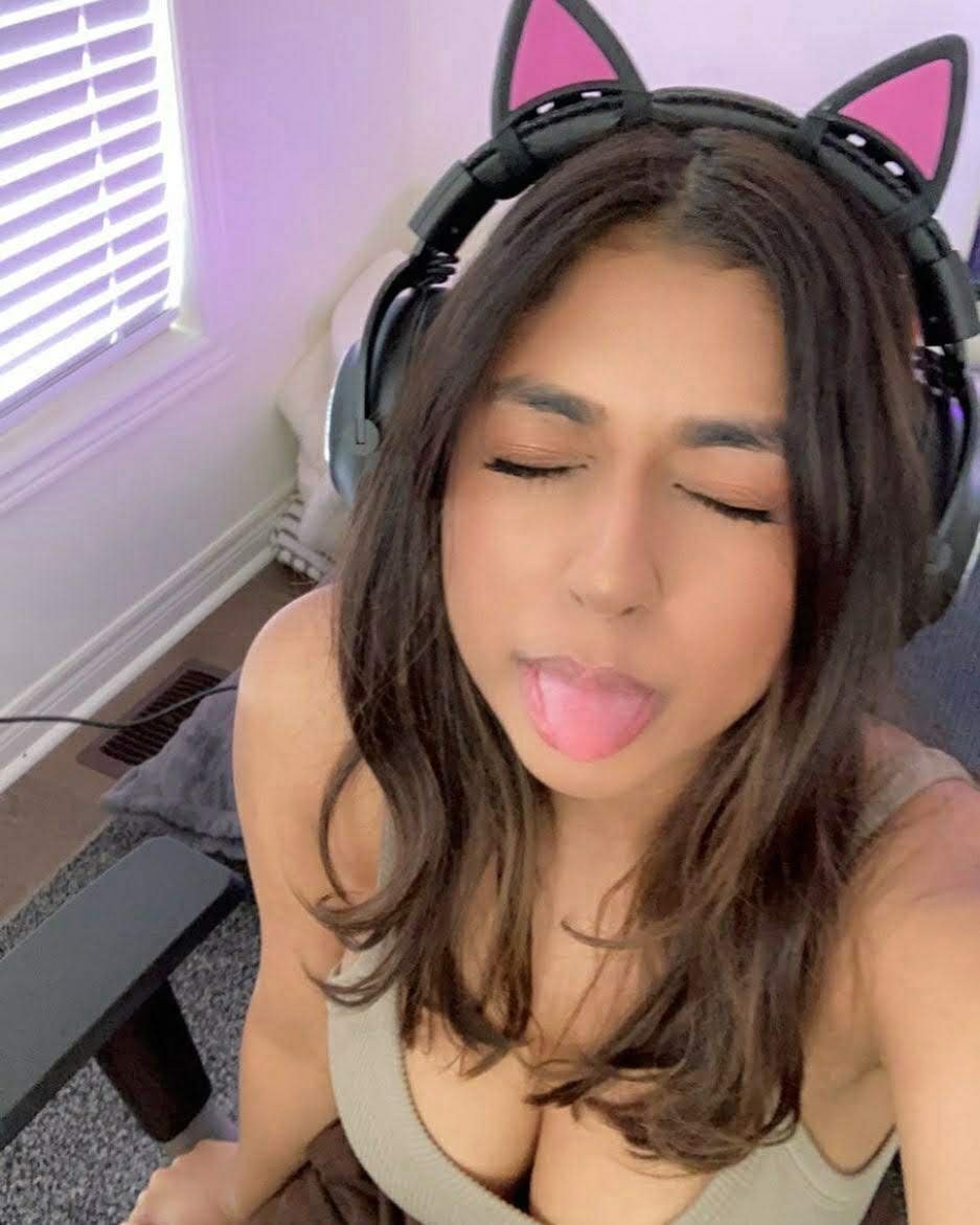 Yasminewithaz Photo #24