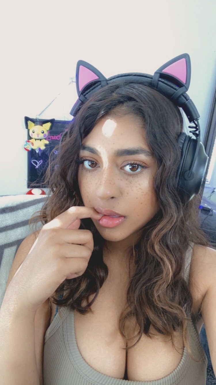 Yasminewithaz Photo #13