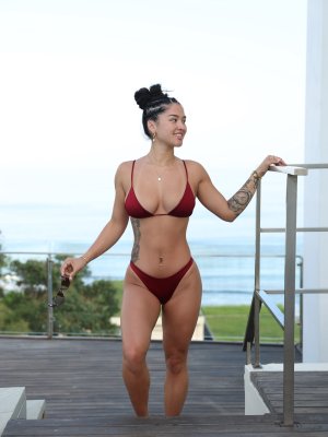 Izzy Flannery Photo #35