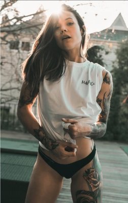 Kelly Winstanley Photo #30