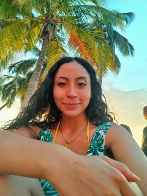 Amber Curly Photo #6