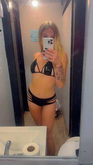 lilbabyyyy2000 Photo #11