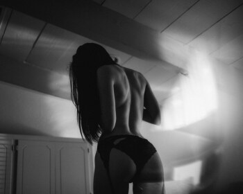 Ally Hardesty Photo #6