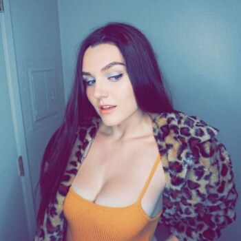 Ally Hardesty Photo #15