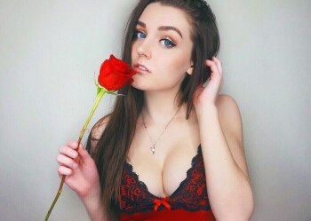 Ally Hardesty Photo #162