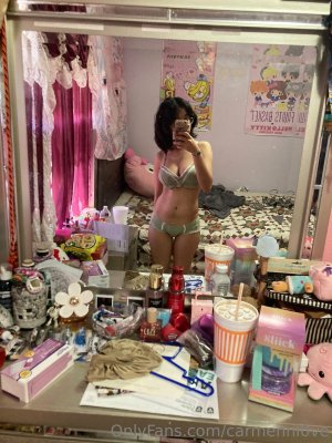 carmennl0ve Photo #4