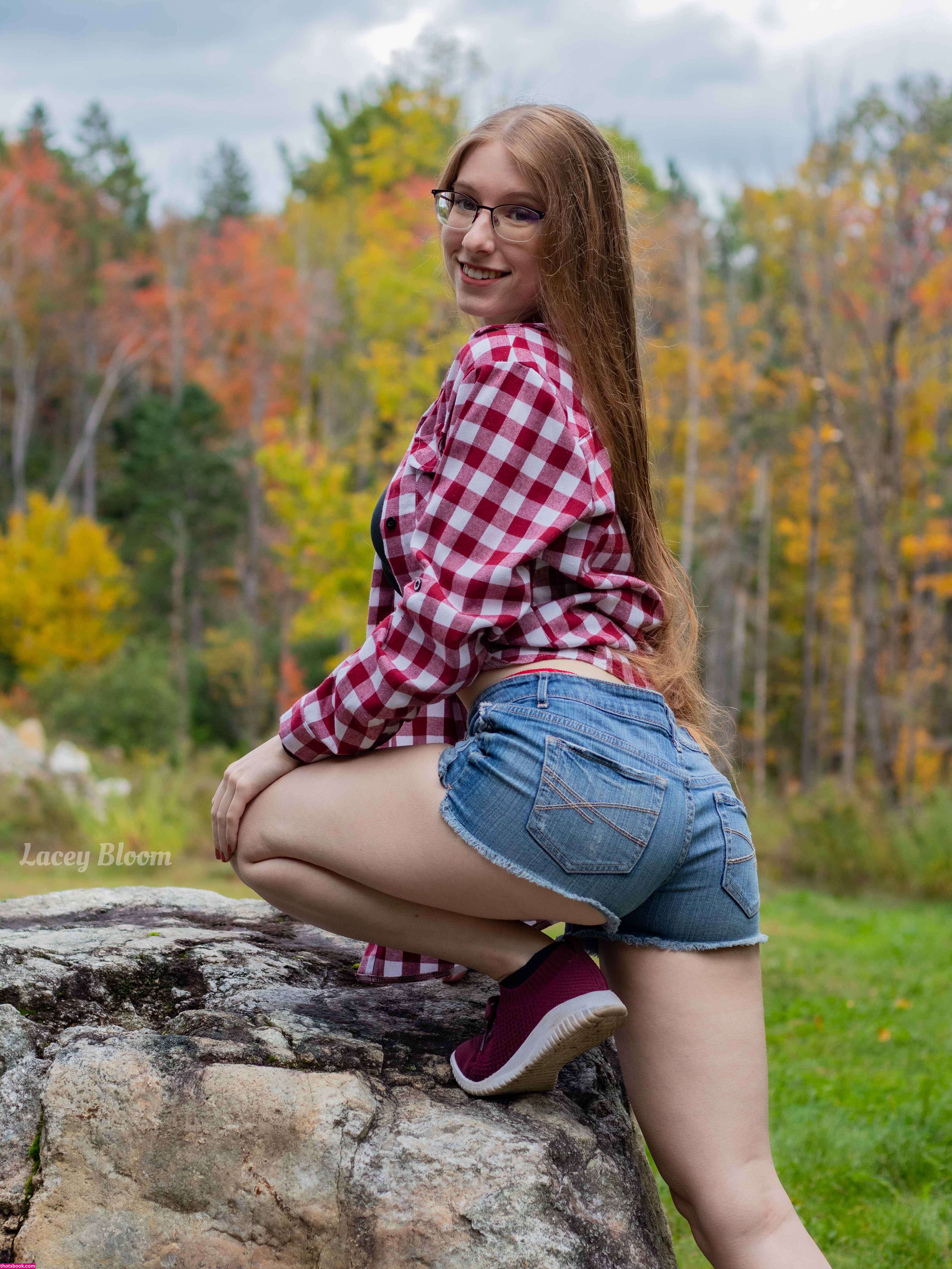 Lacey Bloom Photo #42