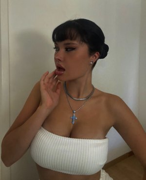 Ana Whiterose Photo #7