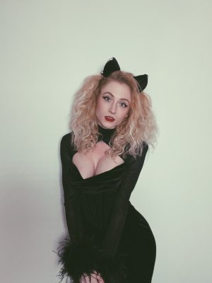 Janet Devlin Photo #12