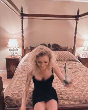 Janet Devlin Photo #13