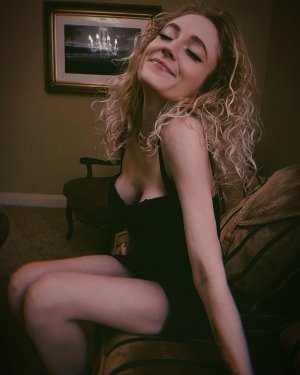 Janet Devlin Photo #16