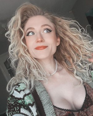 Janet Devlin Photo #18