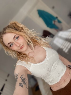 Janet Devlin Photo #20