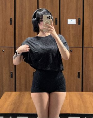 Redroomromance Photo #8