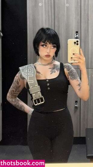 Redroomromance Photo #11