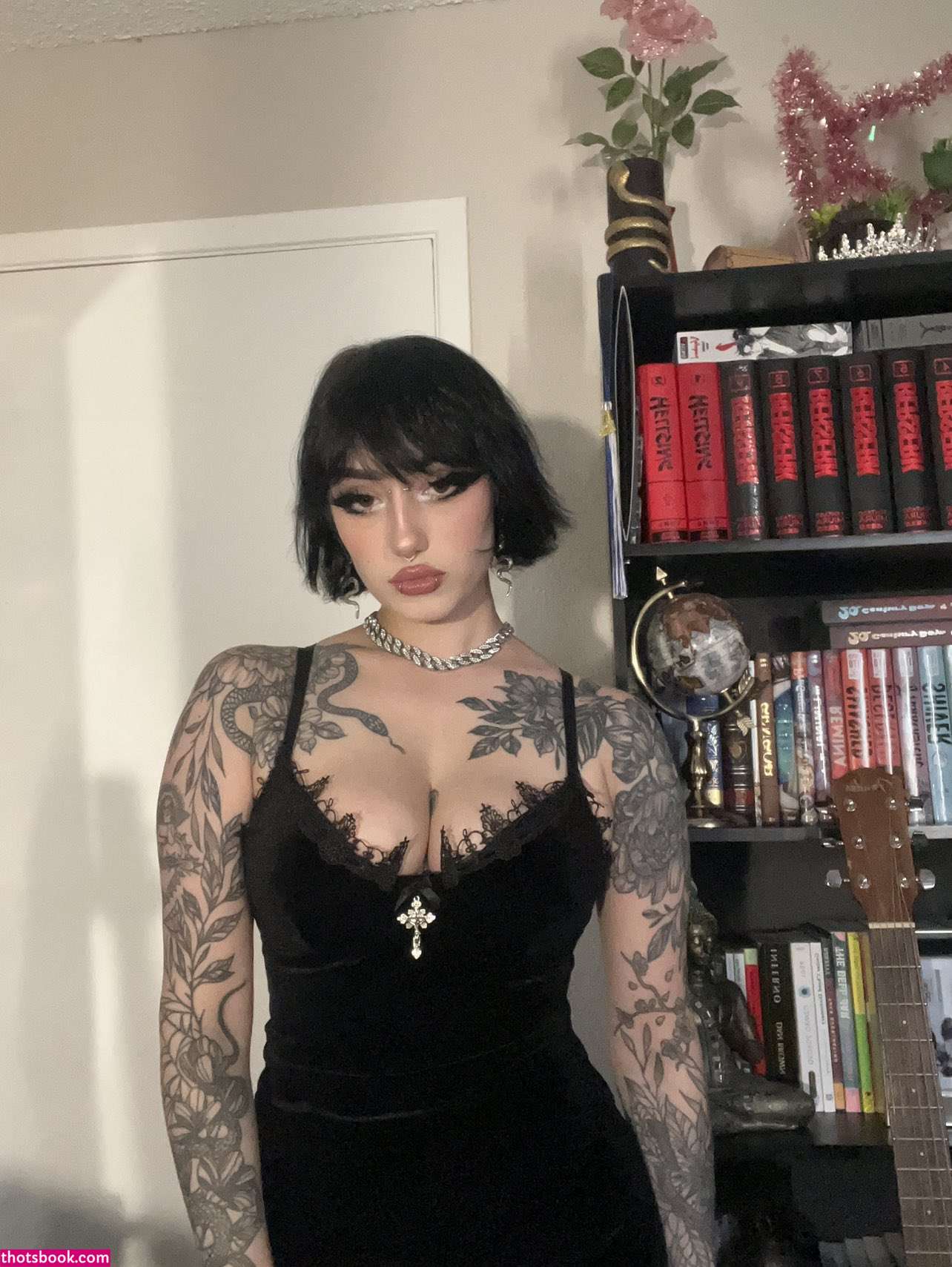 Redroomromance Photo #18