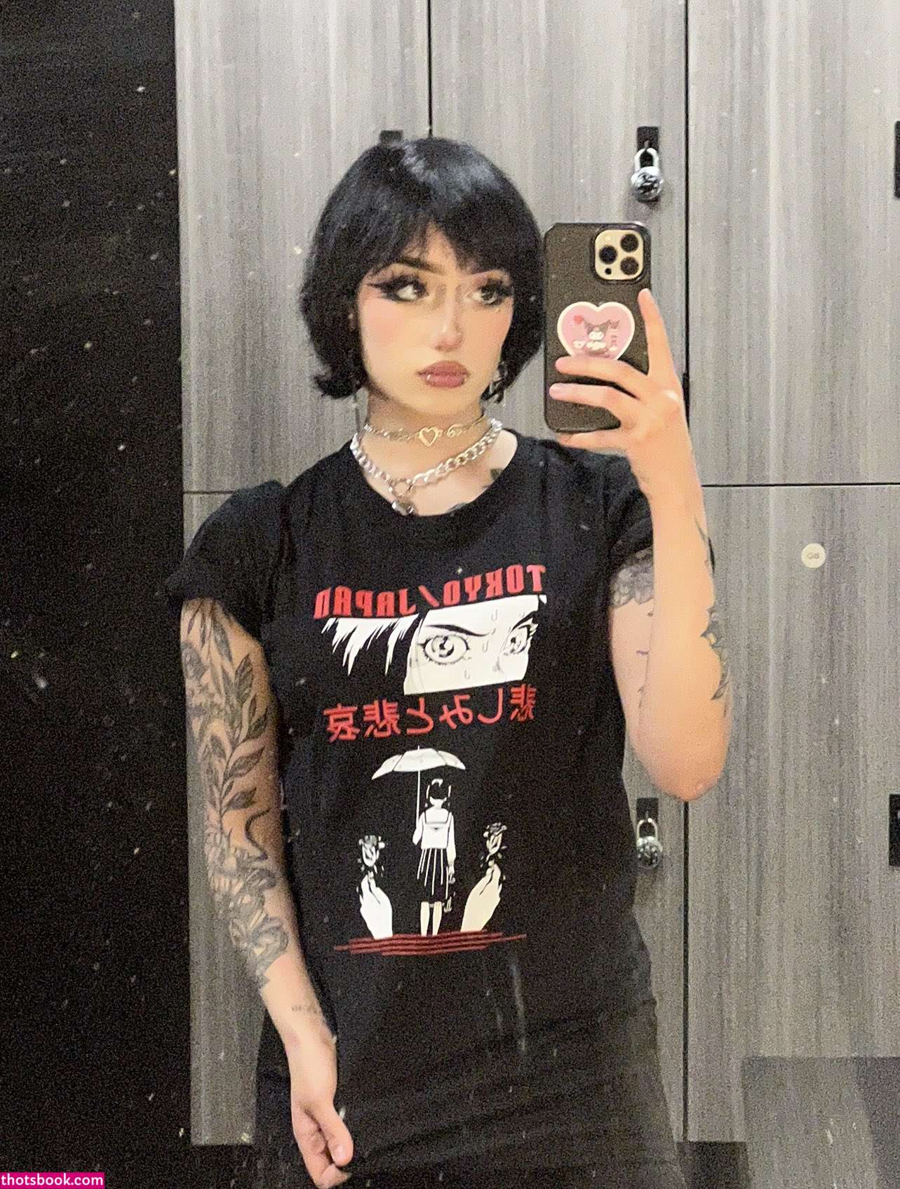 Redroomromance Photo #24