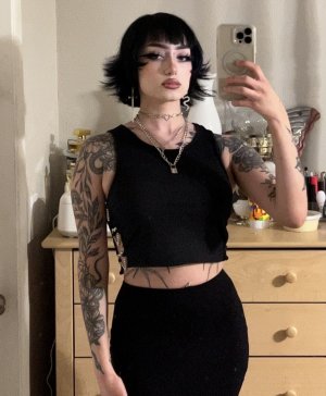 Redroomromance Photo #25