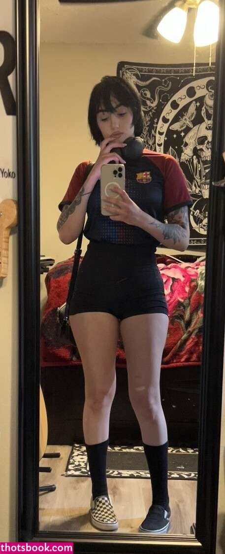 Redroomromance Photo #28