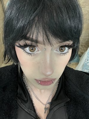 Redroomromance Photo #39