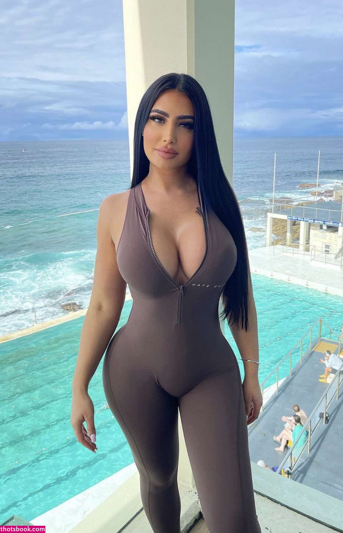 Jessica Foster Photo #7