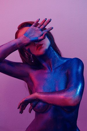 Anna Plugar Photo #9