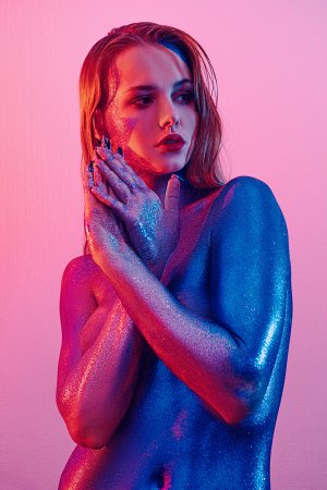 Anna Plugar Photo #12