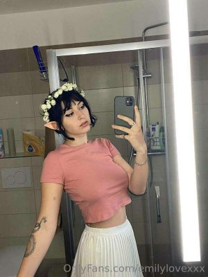 Emilylovexxx Photo #7