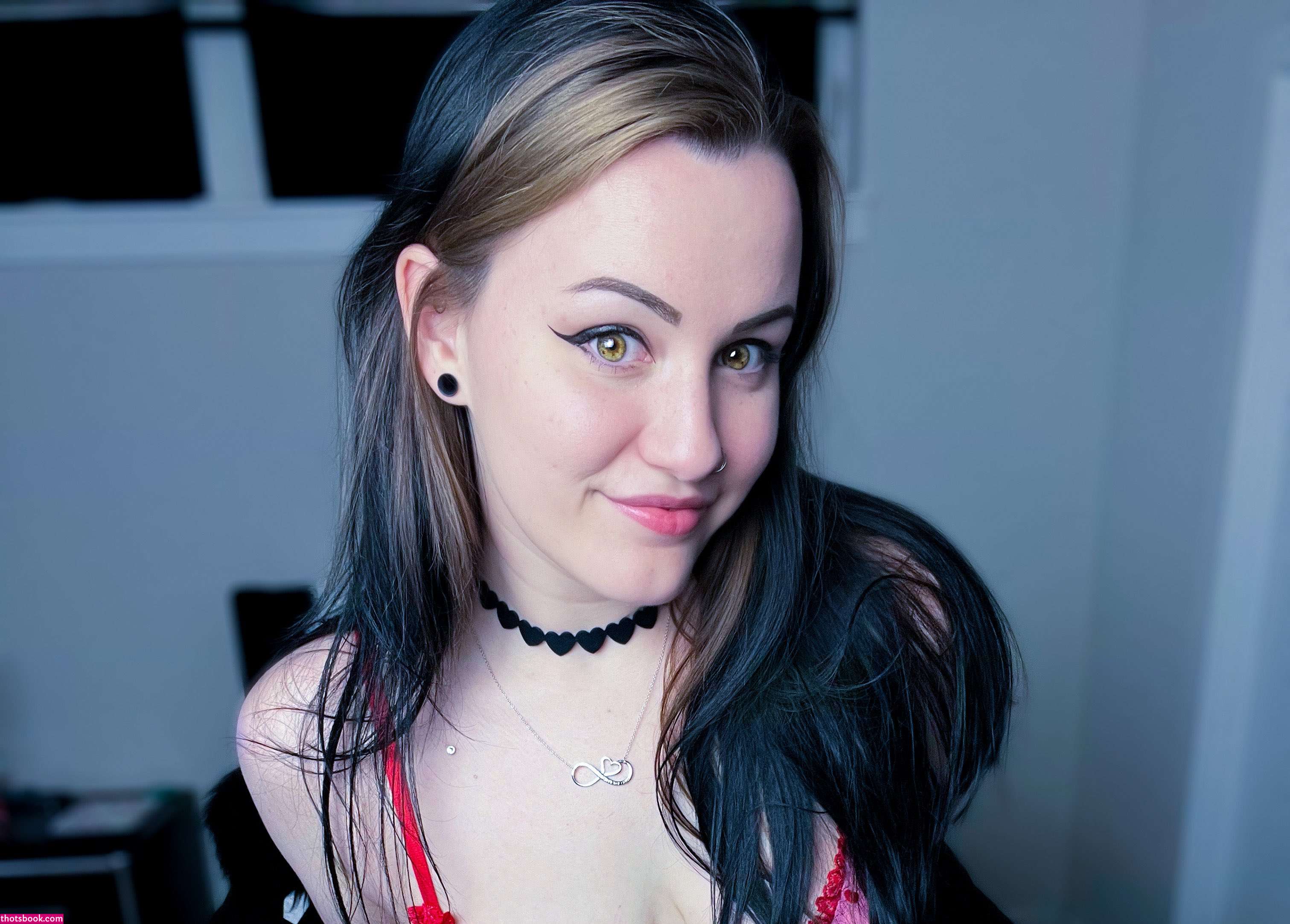 Concealedbones Photo #93