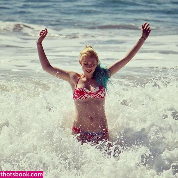 Nicole Skyes Photo #12