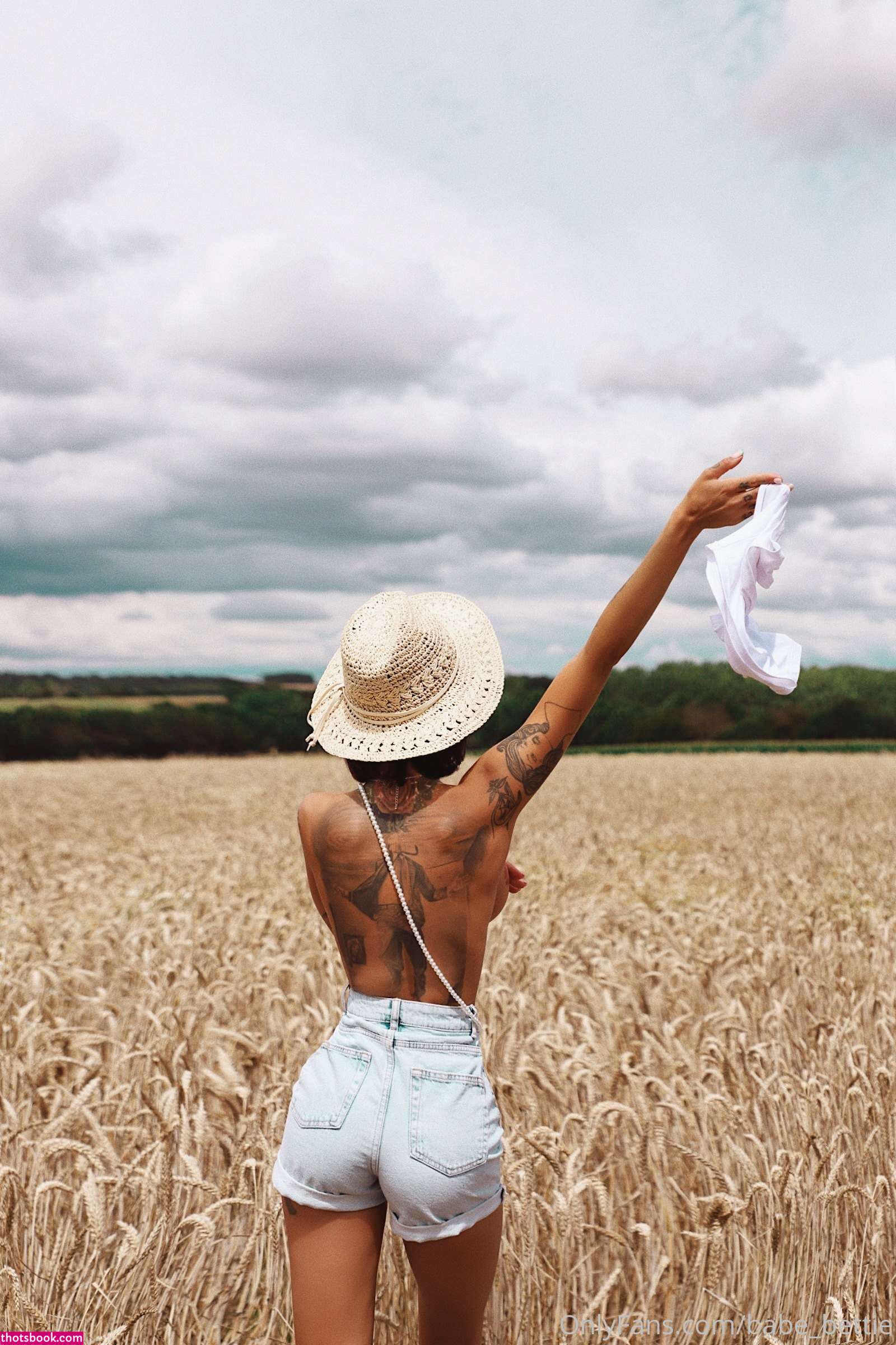 Elizabeth Definhy Photo #55