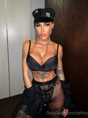 Elizabeth Definhy Photo #66