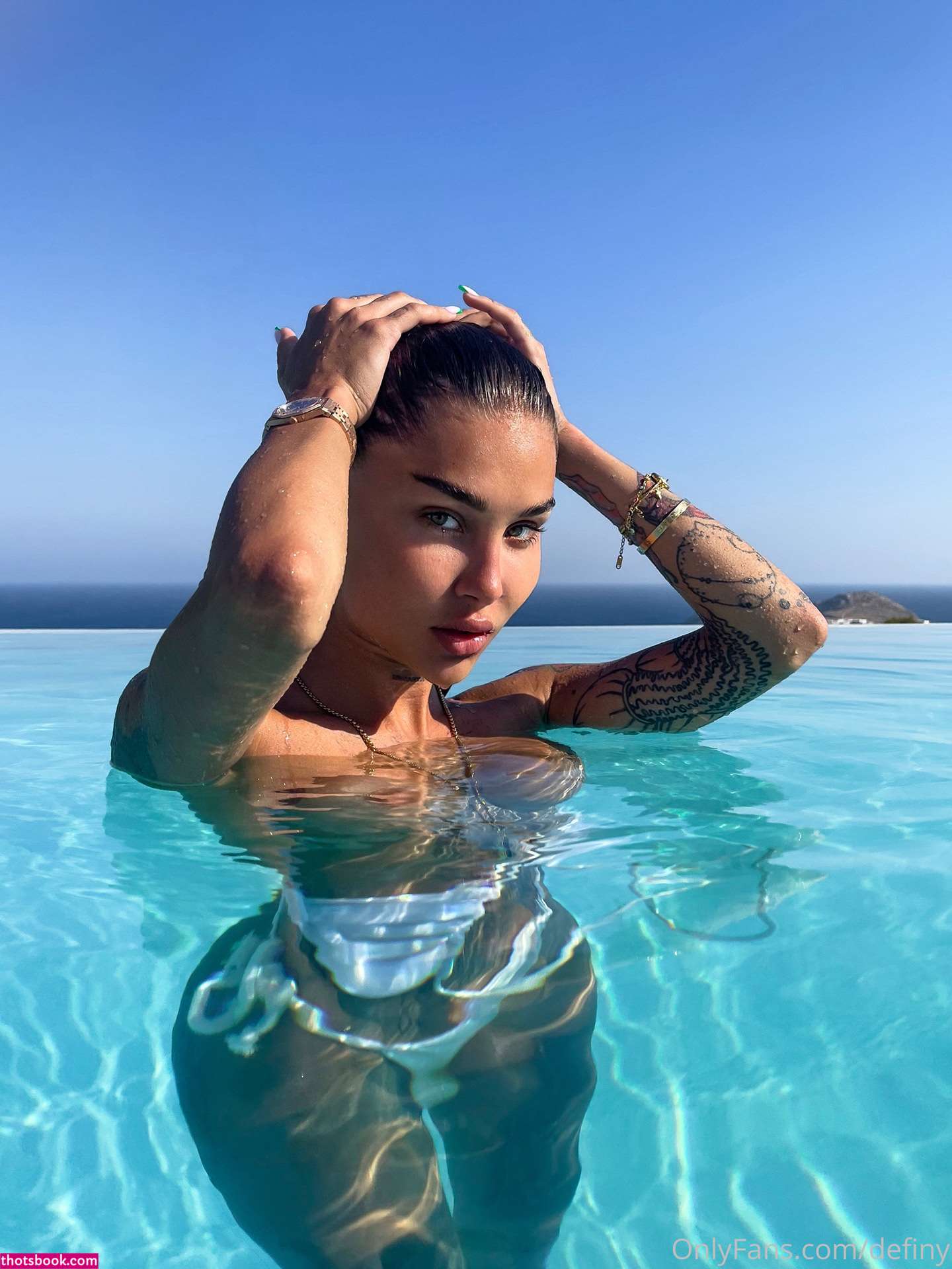 Elizabeth Definhy Photo #97