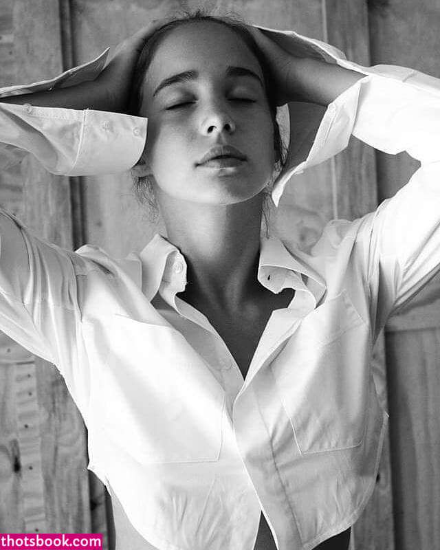 Alba Baptista Photo #12