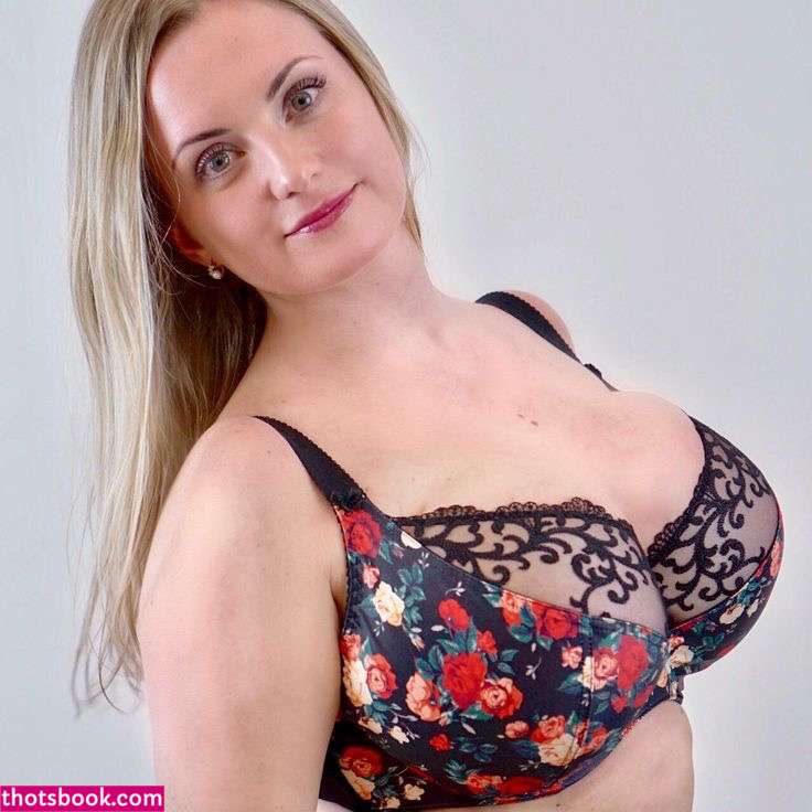 Maria Body Photo #29