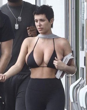 Bianca Censori Photo #6