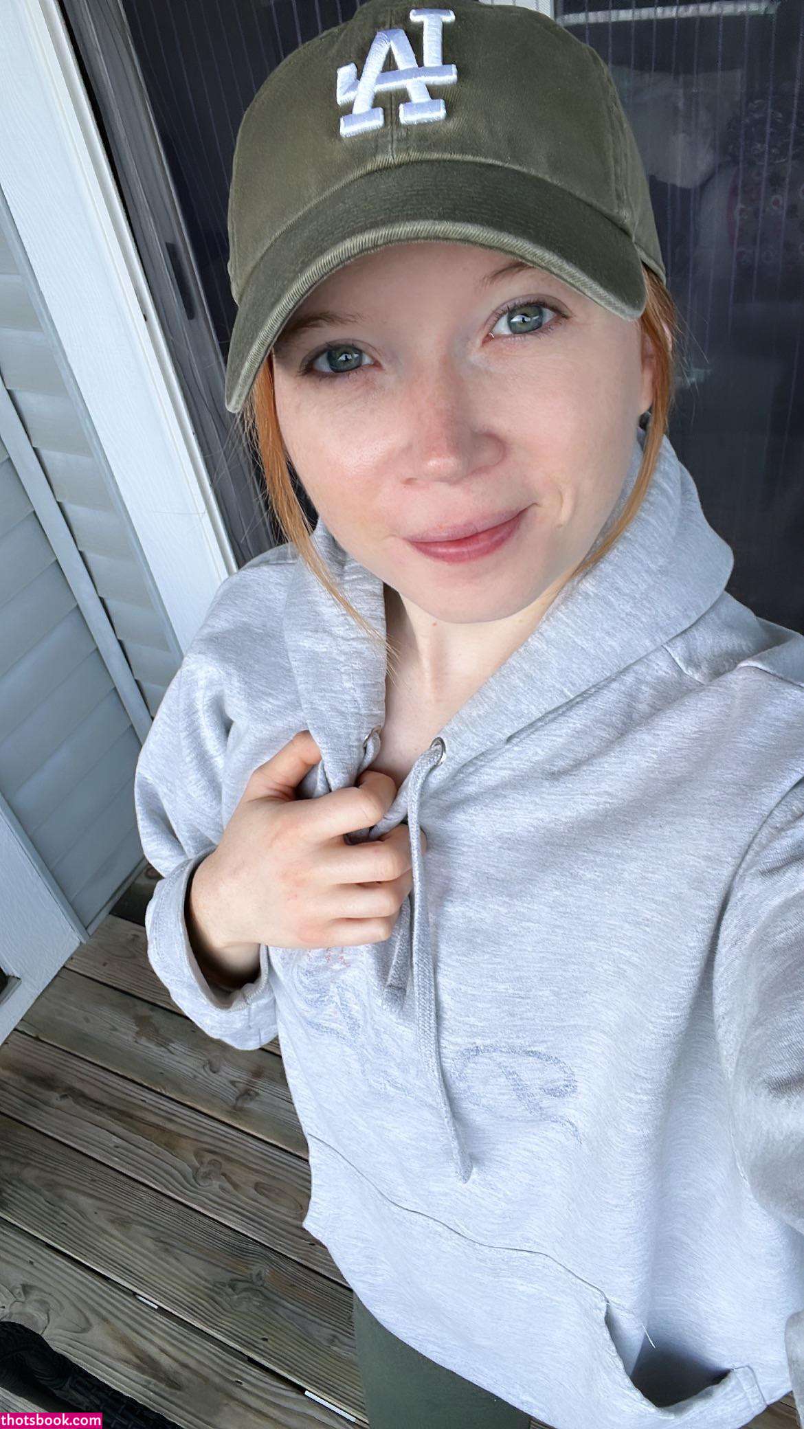 Peachy Noel Photo #6