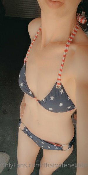 Thatwifenextdoor Photo #28