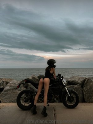 pretylittlething Photo #43