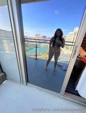 Josiejaxxonhotwife Post #5
