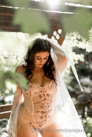 Josiejaxxonhotwife Post #7